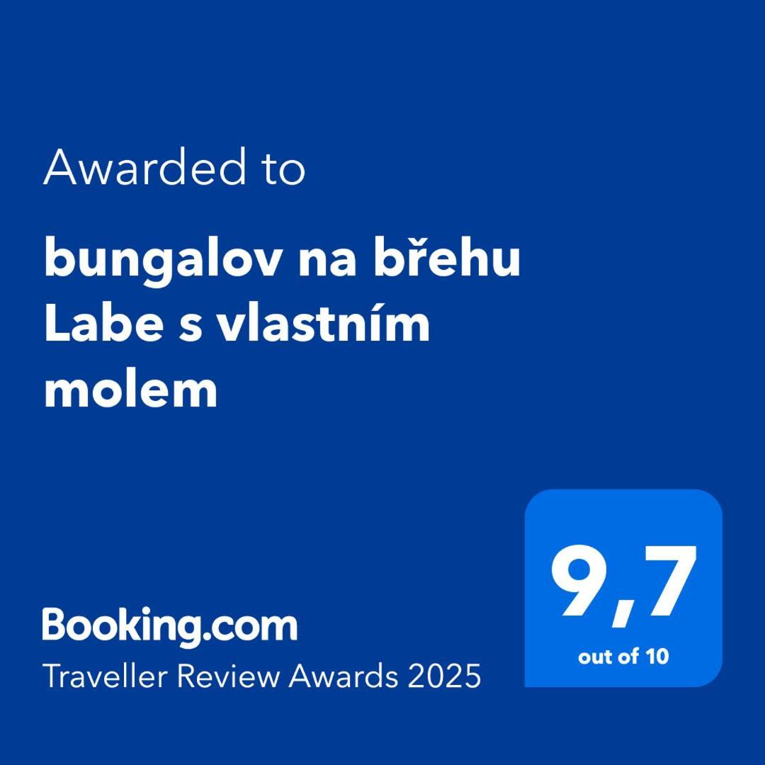 Bungalov Na Brehu Labe S Vlastnim Molem Pardubice Eksteriør billede